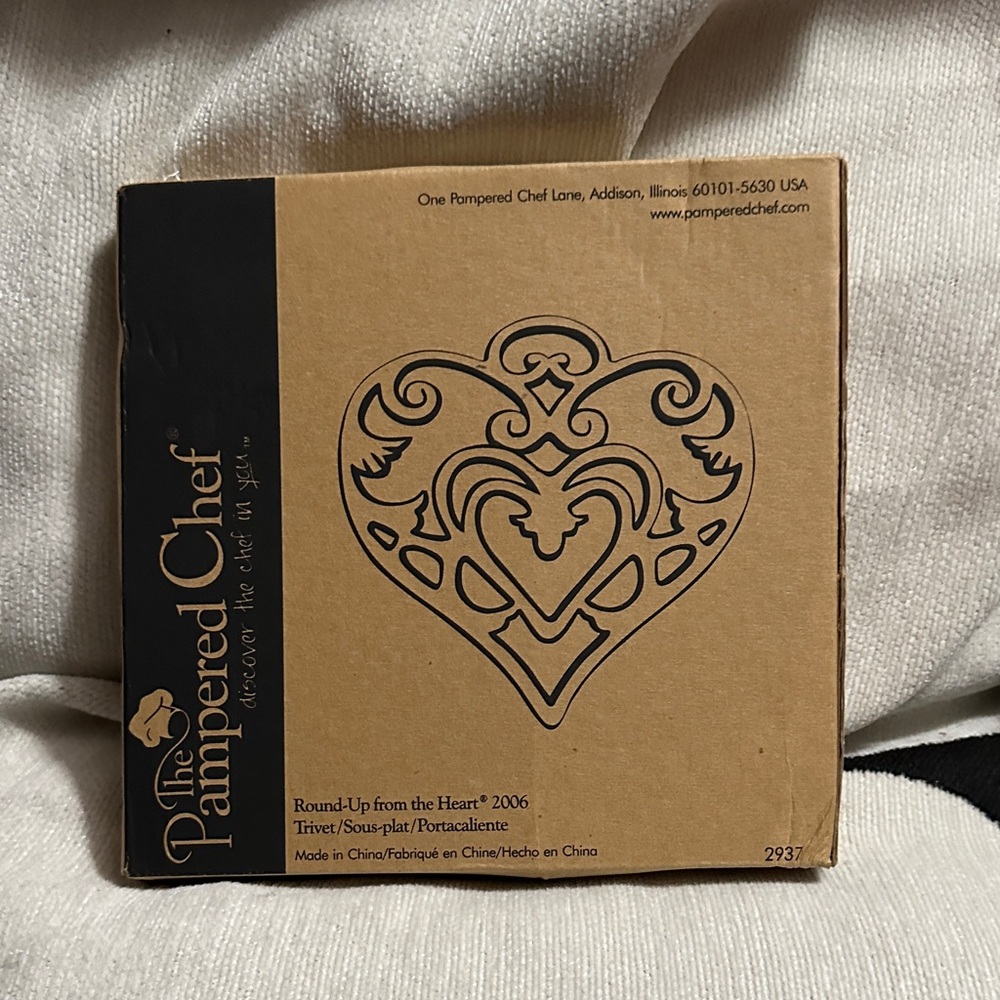 The Pampered Chef Decorative Heart Trivet Round up from the heart 2006 New